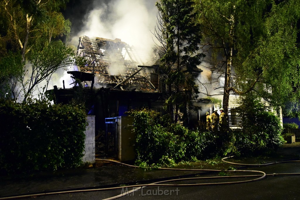 Grossfeuer Einfamilienhaus Siegburg Muehlengrabenstr P0264.JPG - Miklos Laubert